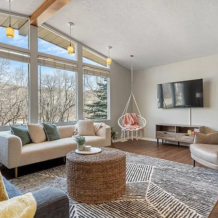 Timber Valley I Hottub I Pingpong I Sleep 14 I Bbq Drumheller Exterior photo