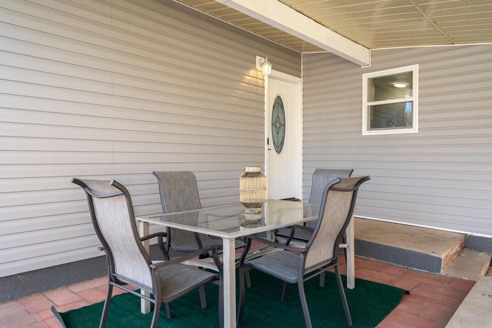 Timber Valley I Hottub I Pingpong I Sleep 14 I Bbq Holiday home Drumheller